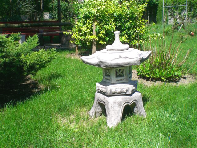 pagoda z betonu figura